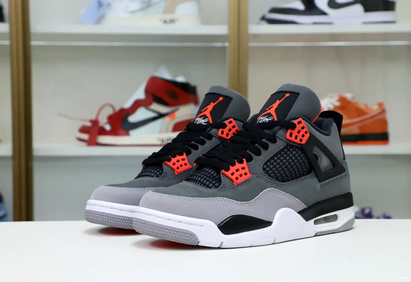 INFRARED AIR JORDAN 4 0528